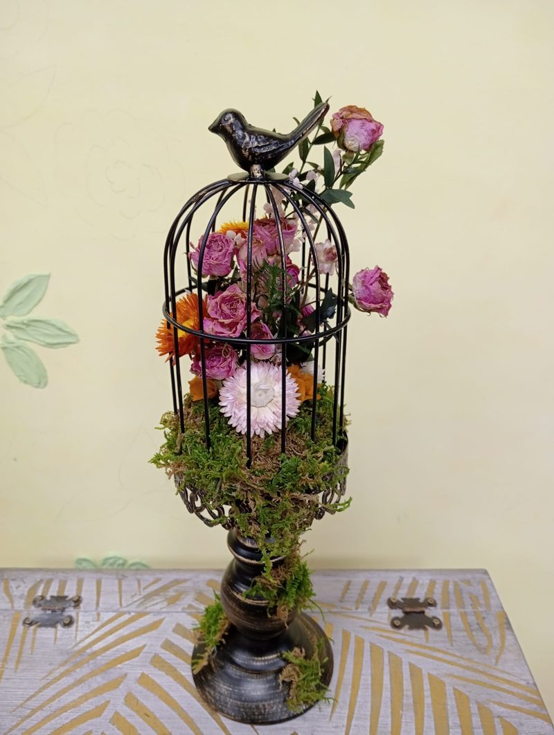 Jaula vintage con flores